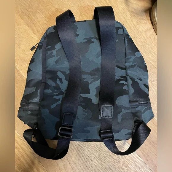 Lululemon city adventurer backpack - Picture 4 of 7